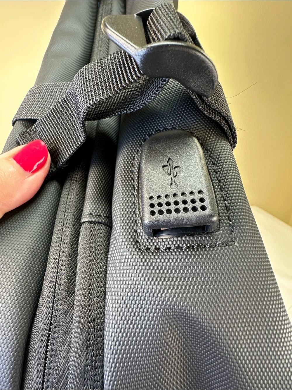 Primo Weekender Laptop 30L Backpack Black charging port NWT
